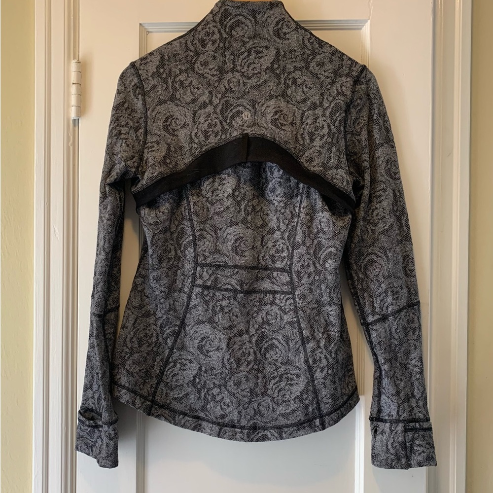 Lululemon Define Jacket, Full, Zip Fitted, Brushe… - image 4